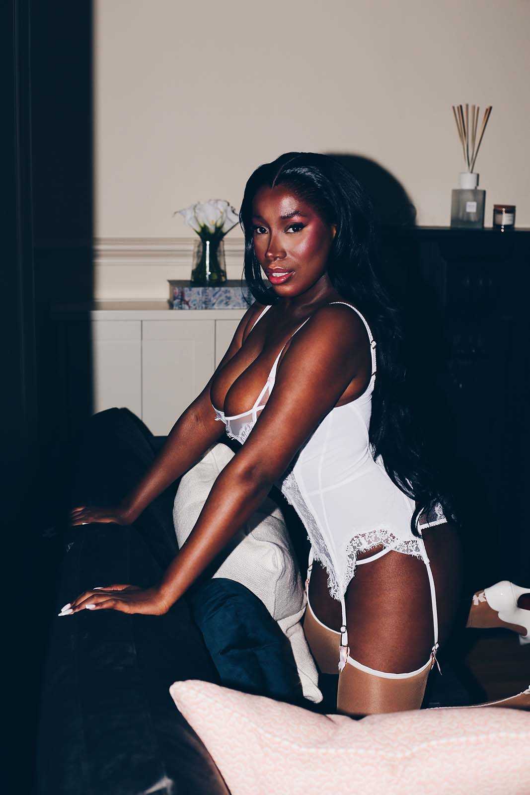 Amour C – Looking to Share Some Fun With You